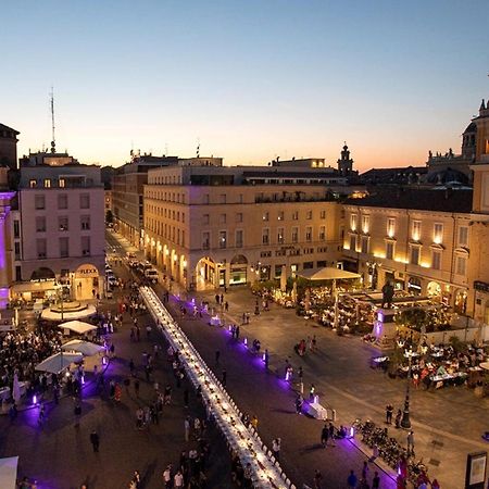 Stazione A 200M - Ampio Appartamento Con Parcheggio Notturno Gratis Parma Kültér fotó